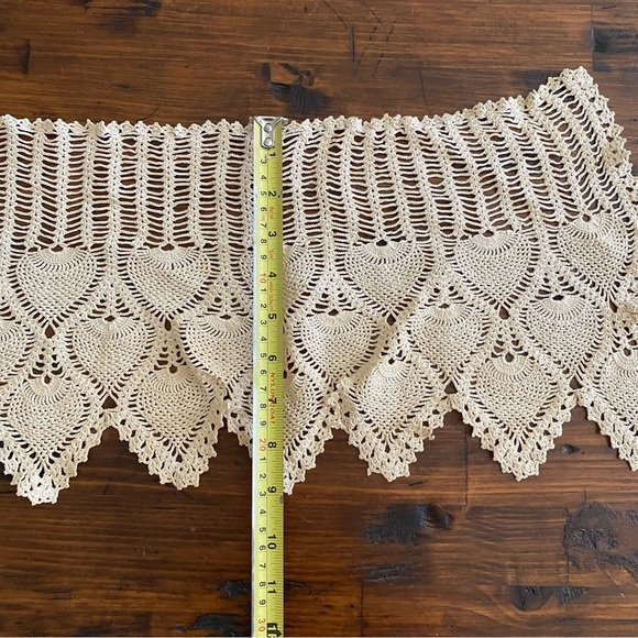 Collectible Beautiful Handmade Crocheted Doily Cream 19” X 9” Scalloped Edge - Picture 10 of 11